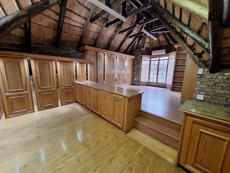 5 Bedroom Property for Sale in Mooivallei Park North West